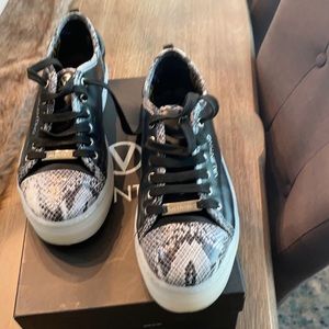 Mario Valentino sneakers size 8.5  Dalia Black